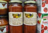 Apesar de estar escrito doce, isso é molho de tomate.