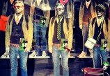 Essa vitrine é da KaDeWe; sempre tem coisas geniais, mas é dificílimo de fotografar porque o vidro é muito grande e reflexivo