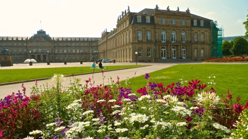 O palácio antigo.